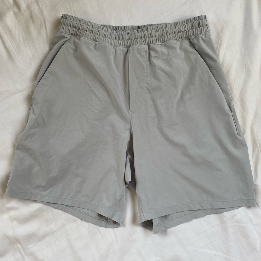 Lululemon Light Grey 7 Inch Pace Breakers Size Medium. Barely Worn